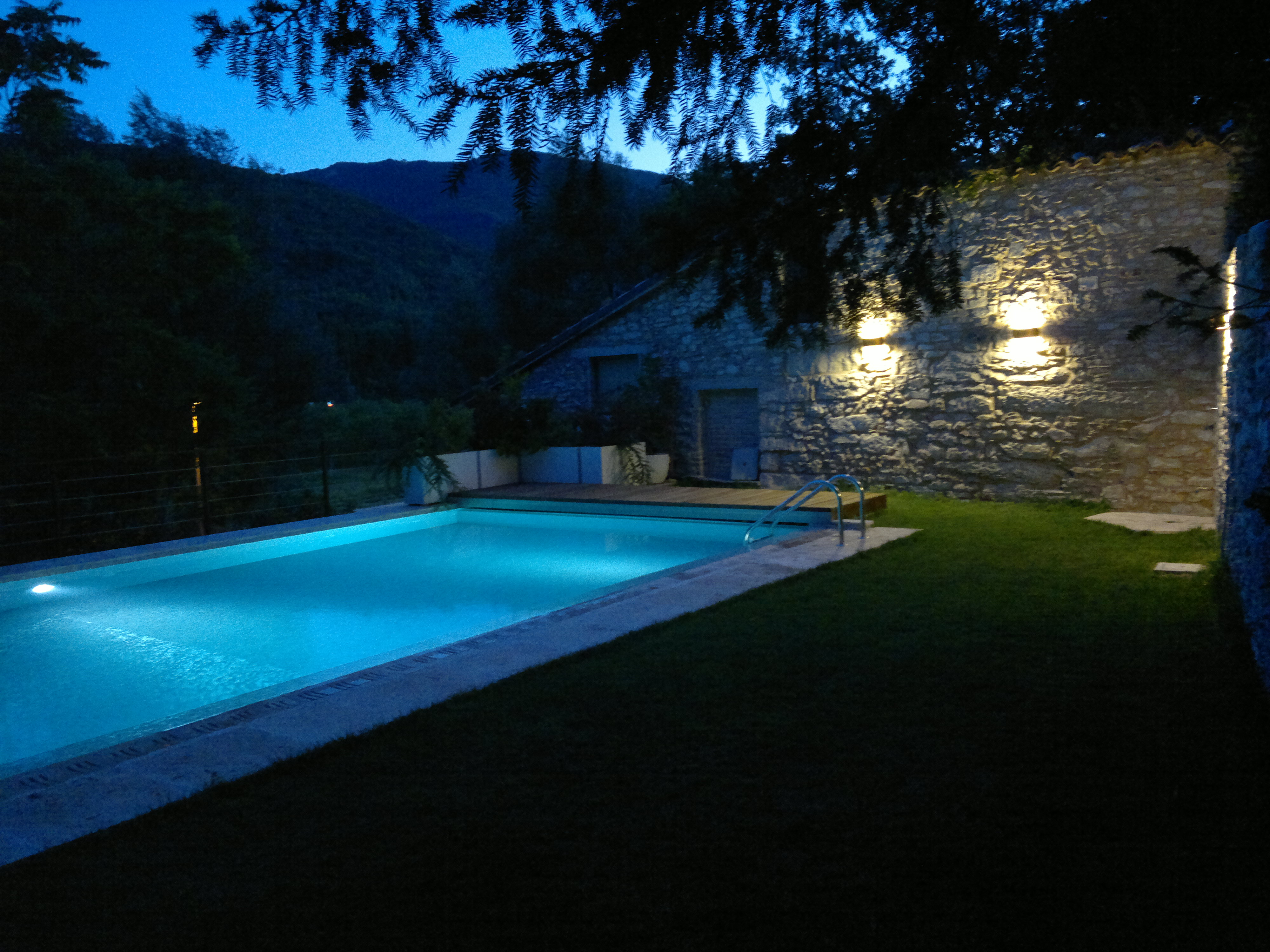 LordsWorld Anticalcare Per Piscina 5 Litri – Previene Incrostazioni E Calcare Su Pareti, Filtri E Accessori, Per Piscine Interrate E Fuori Terra, Compatibile Con Acqua Dolce E Salata